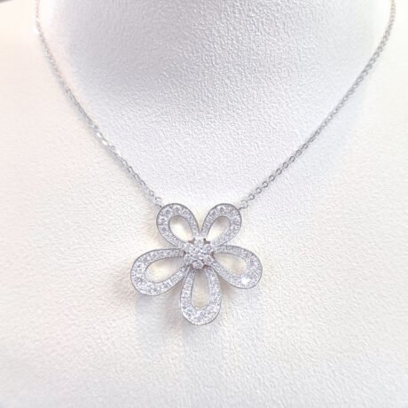 Collar de Platino Flor Tibetana con Diamantes