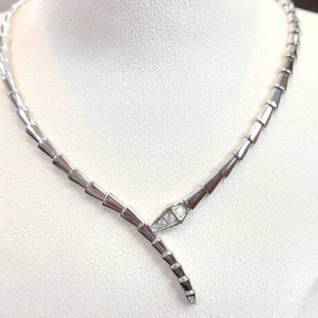 Collar de Platino Serpiente con Diamantes sencillo